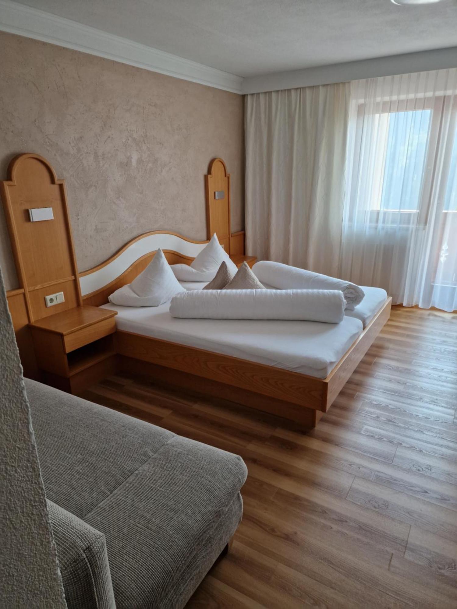 Hotel Romantica Jerzens Bagian luar foto