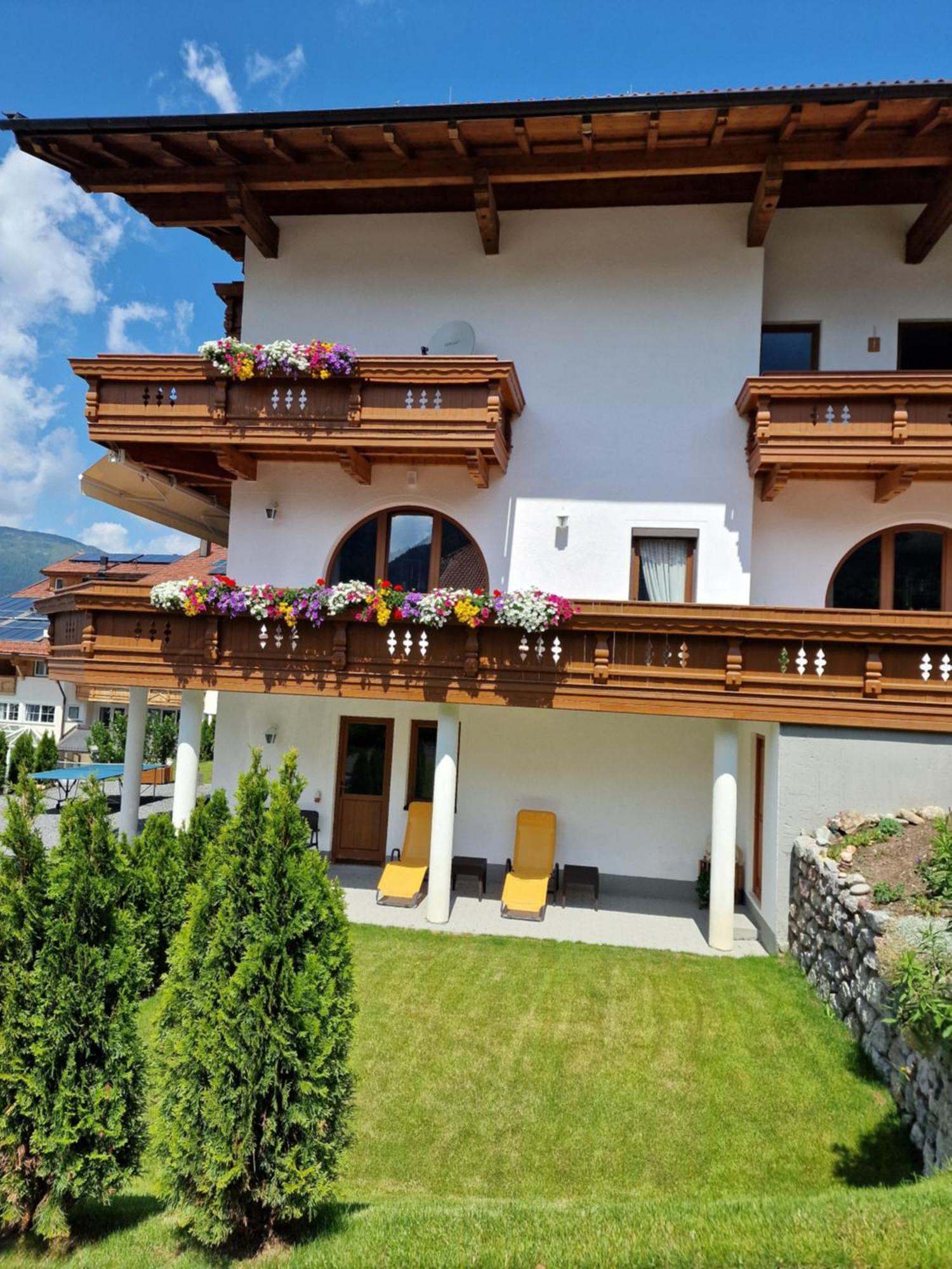Hotel Romantica Jerzens Bagian luar foto